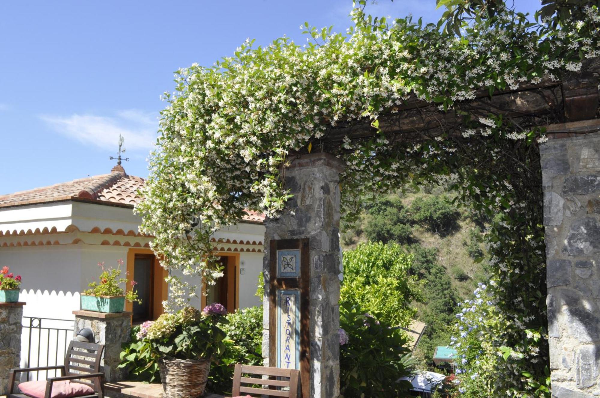 Borgo San Francesco Hotell Gioiosa Marea Eksteriør bilde